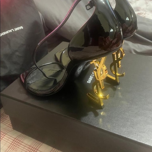 YSL | Black Patent Sandals OPYUM decorated with YSL initials on heels | Size 39 - Picture 10 of 13